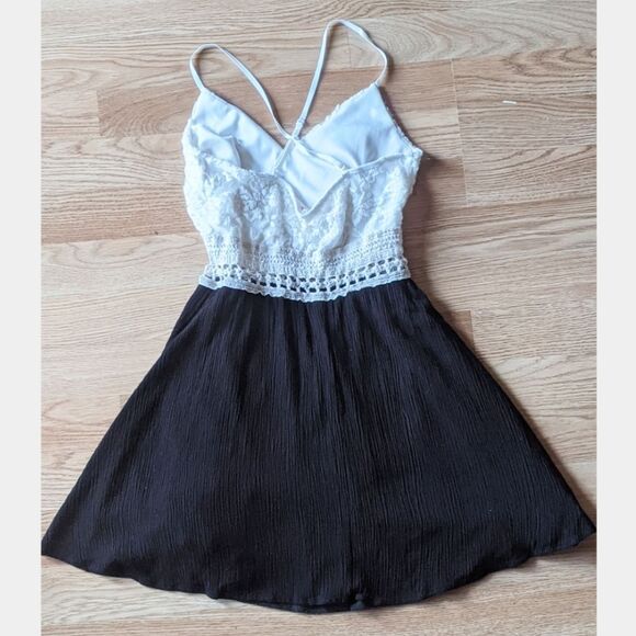 Love Culture Black and White Lace Top Dress Size Small - Picture 3 of 6